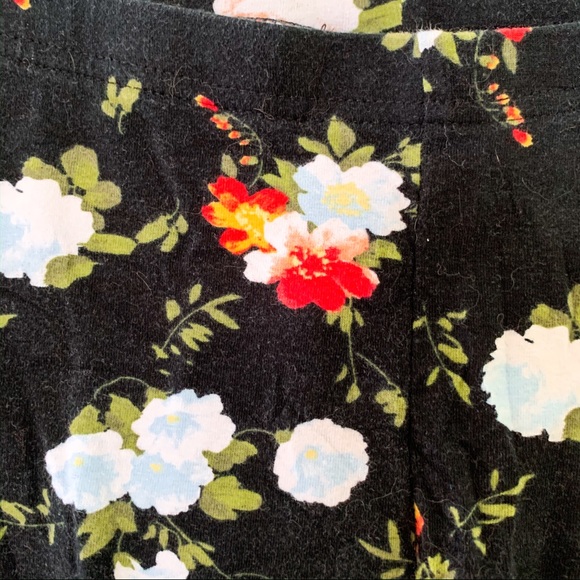 Black Legging with Floral Design - Picture 2 of 3